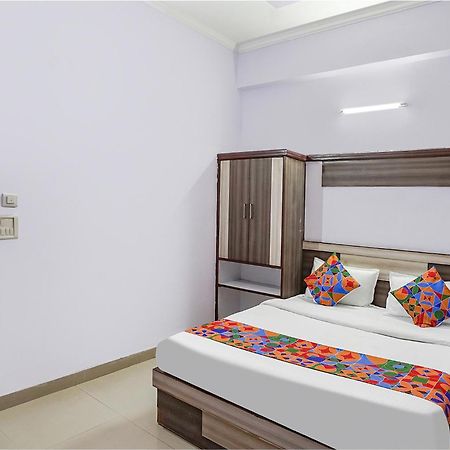 Hotel The Golden Bird آغْرا المظهر الخارجي الصورة