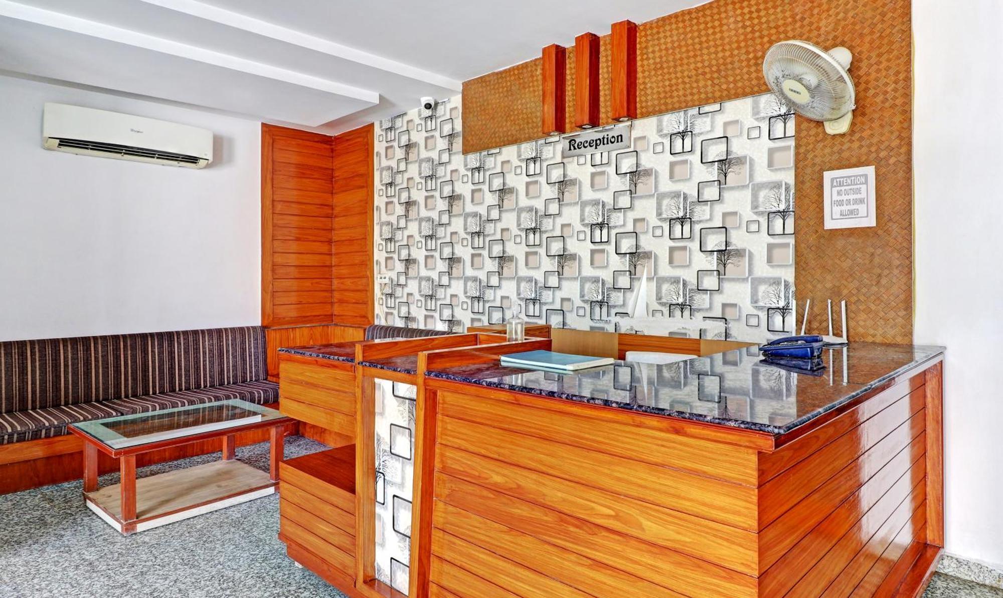 Hotel The Golden Bird آغْرا المظهر الخارجي الصورة