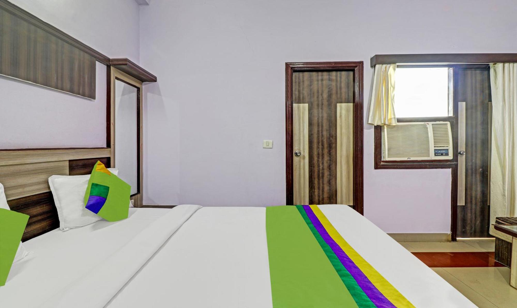 Hotel The Golden Bird آغْرا المظهر الخارجي الصورة