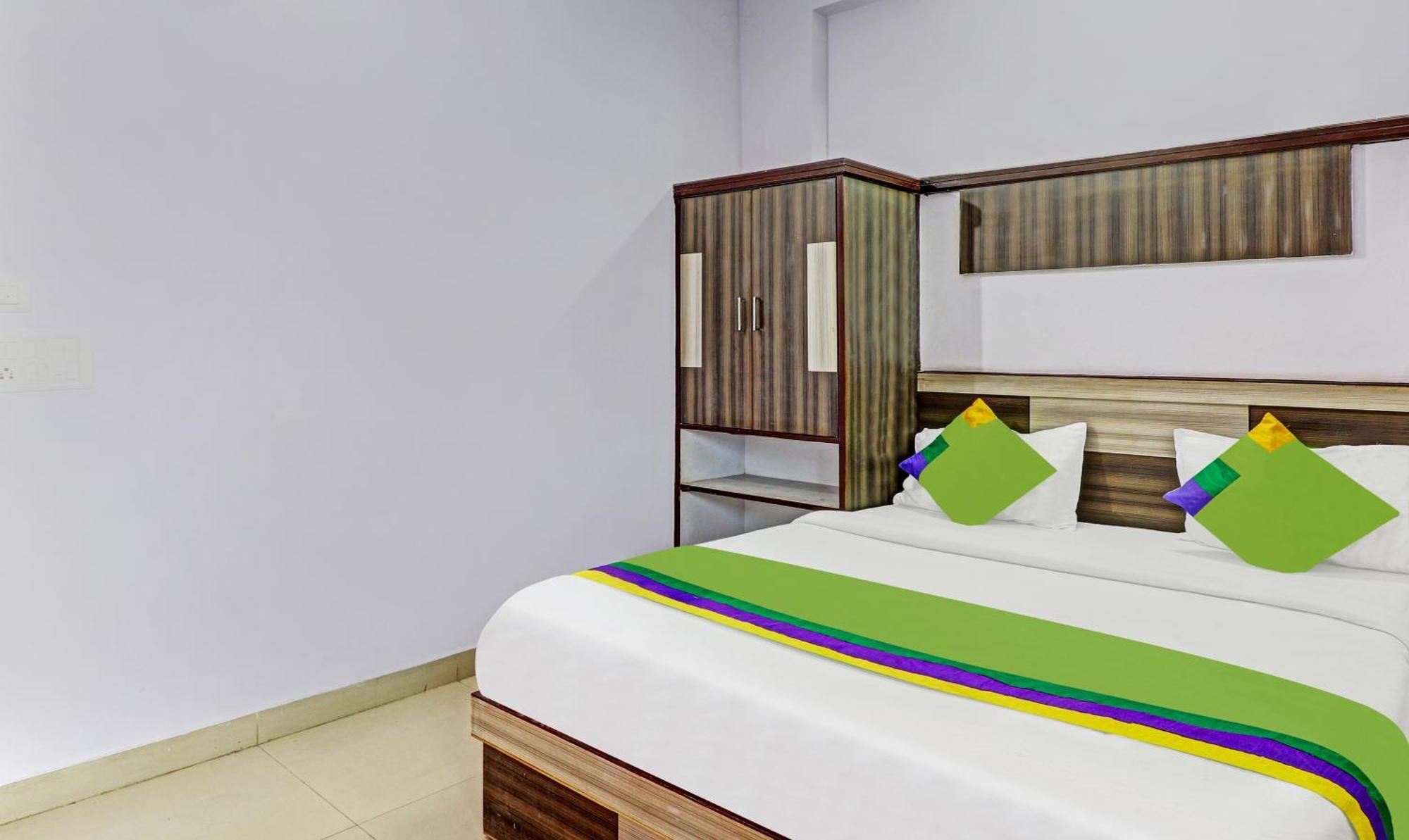 Hotel The Golden Bird آغْرا المظهر الخارجي الصورة