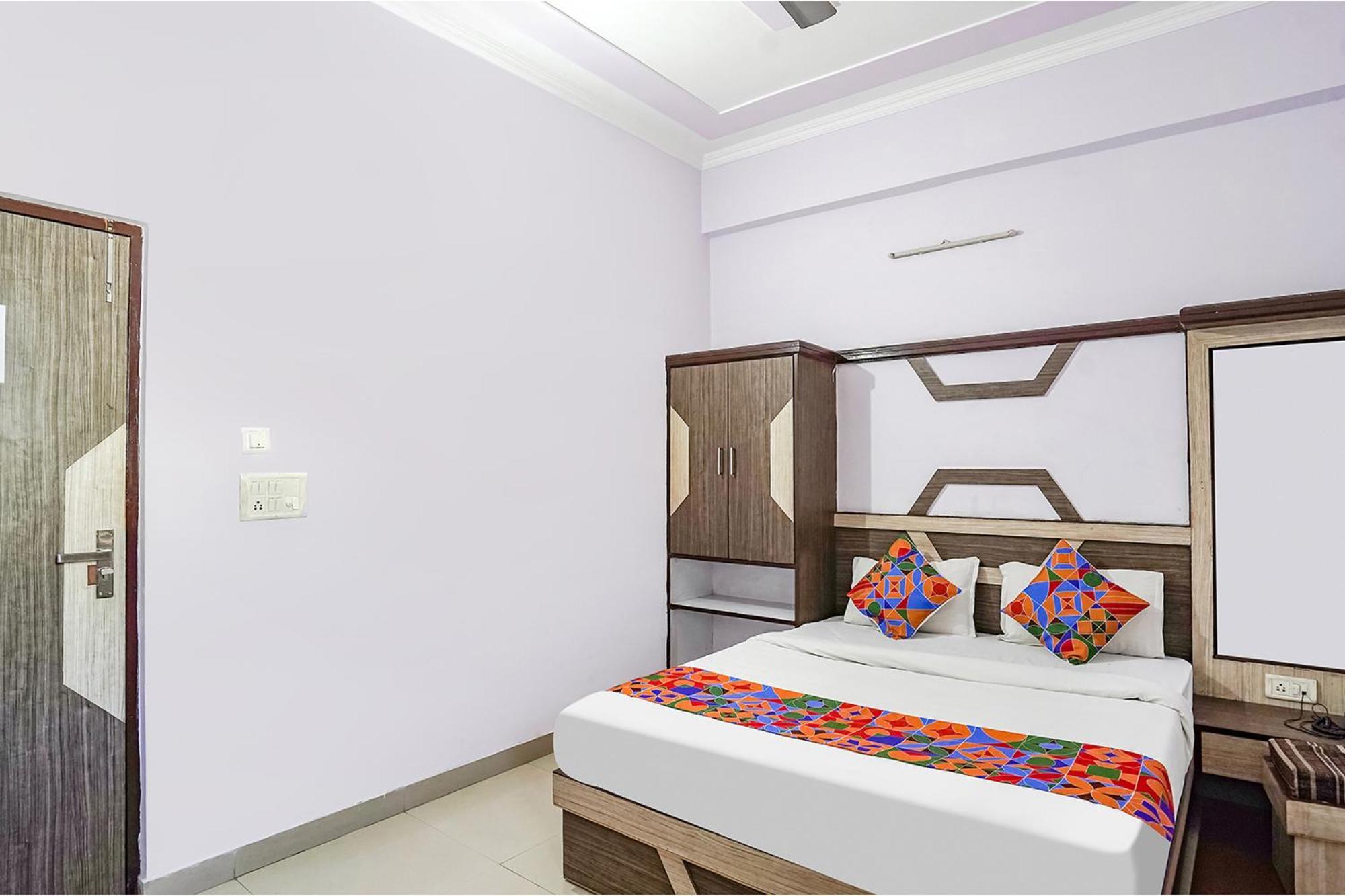 Hotel The Golden Bird آغْرا المظهر الخارجي الصورة