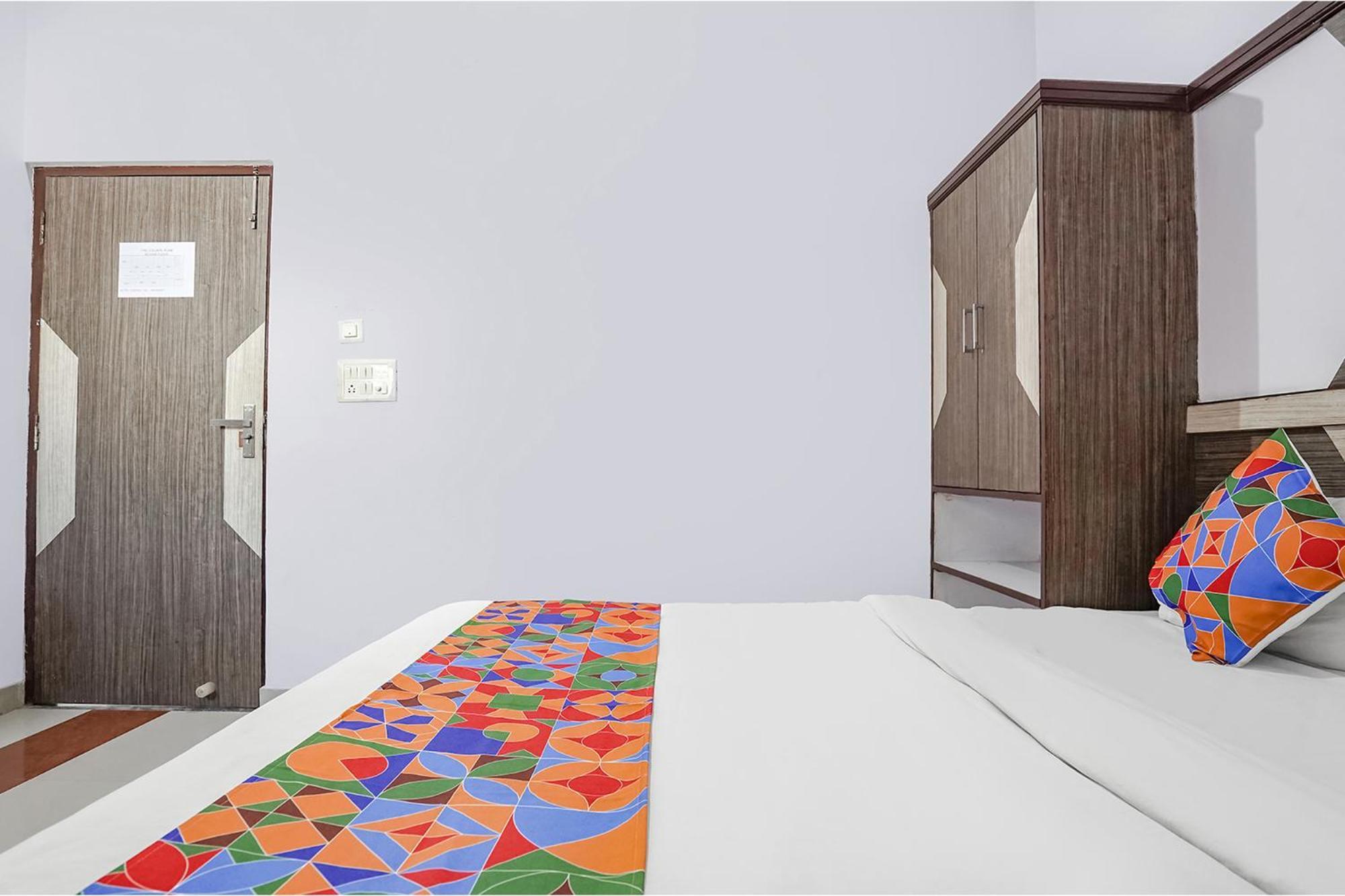 Hotel The Golden Bird آغْرا المظهر الخارجي الصورة