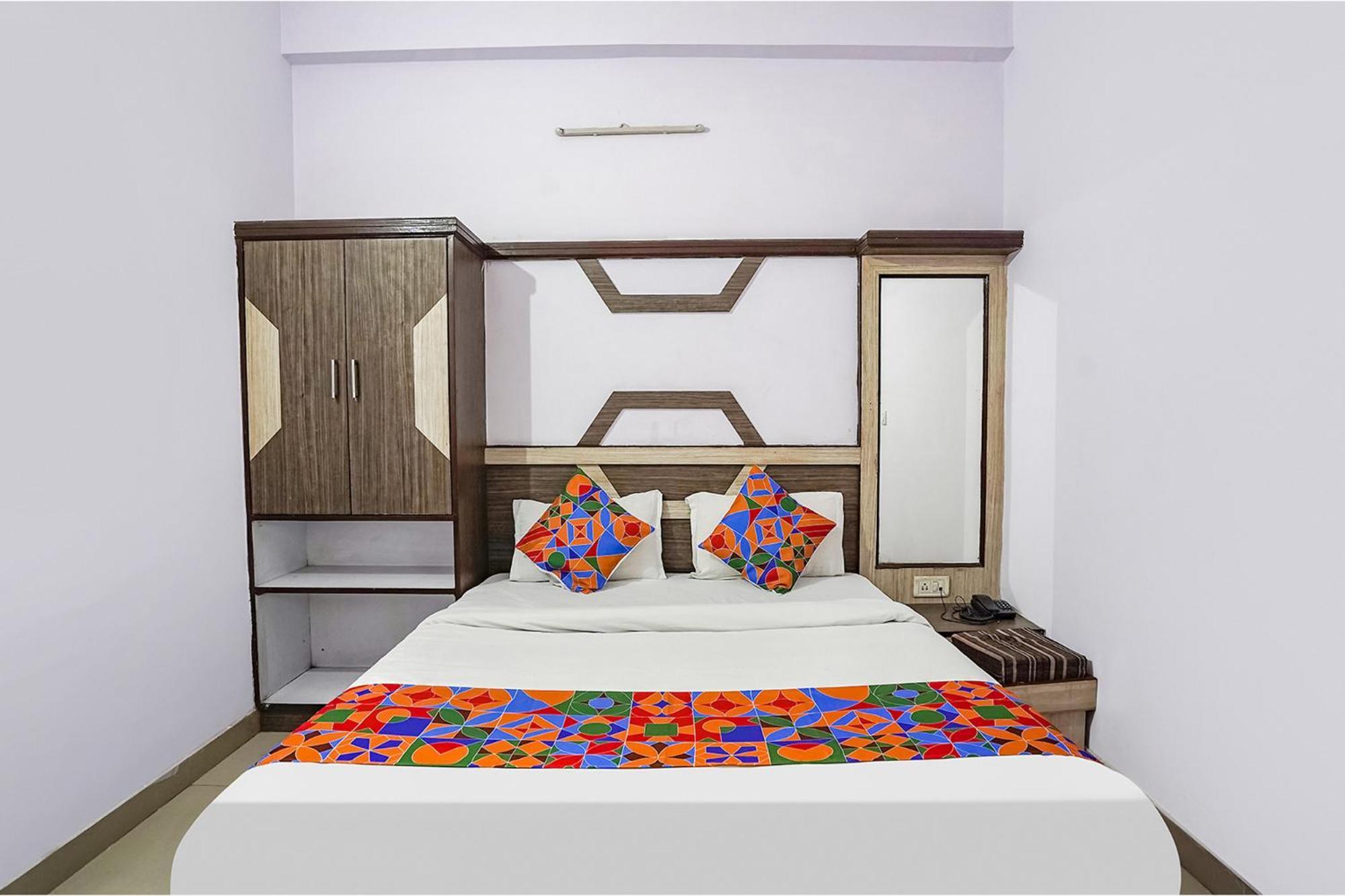 Hotel The Golden Bird آغْرا المظهر الخارجي الصورة