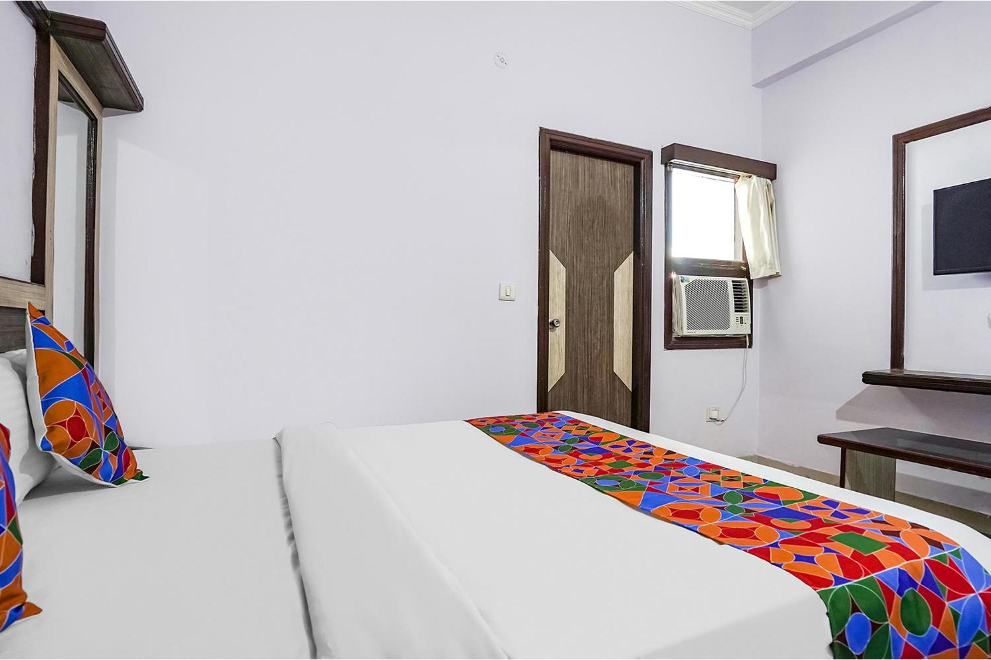Hotel The Golden Bird آغْرا المظهر الخارجي الصورة