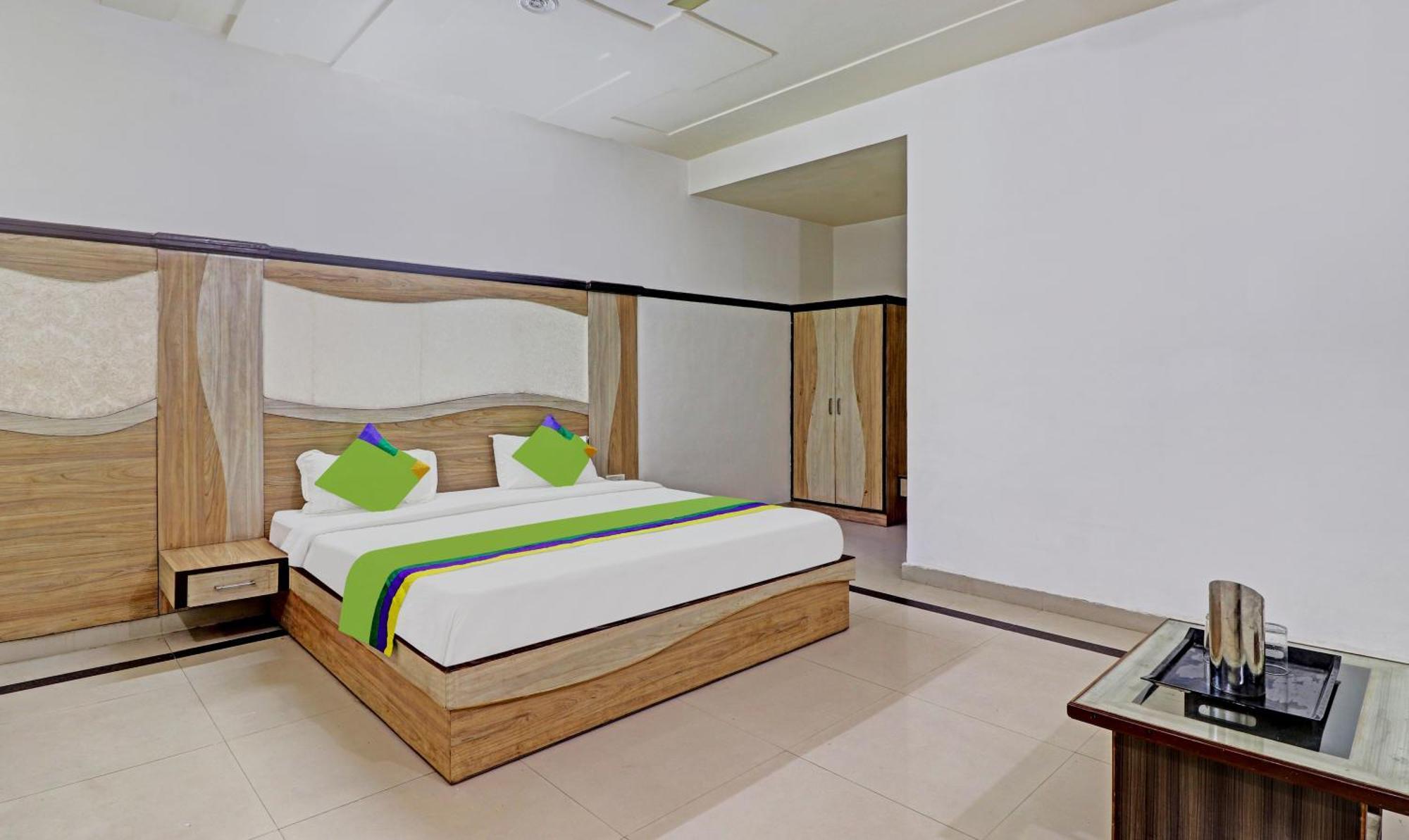 Hotel The Golden Bird آغْرا المظهر الخارجي الصورة